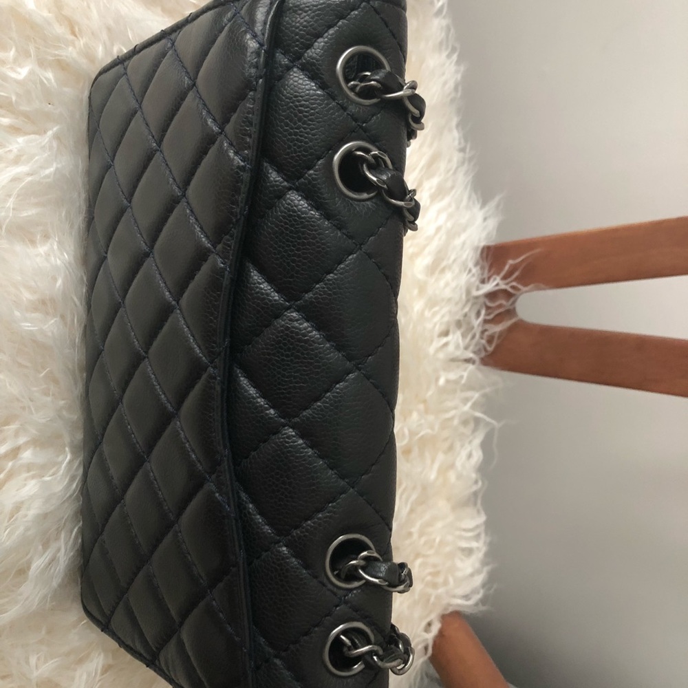 ❌SOLD❌ CHANEL  Flap Navy Quilted Caviar Leather - Picture 5 of 8